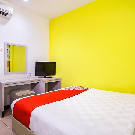 Oyo 119 Belvena Hotel Джакарта Екстер'єр фото