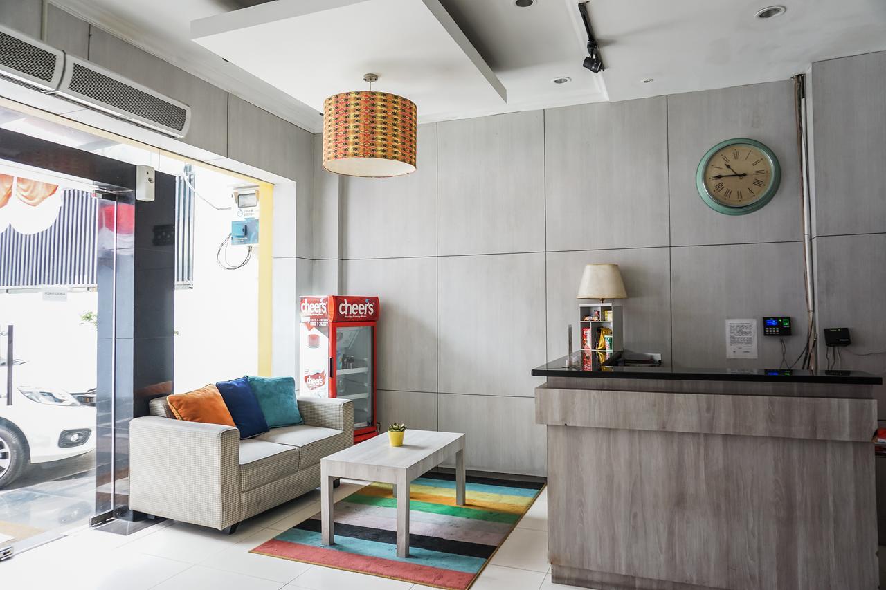 Oyo 119 Belvena Hotel Джакарта Екстер'єр фото