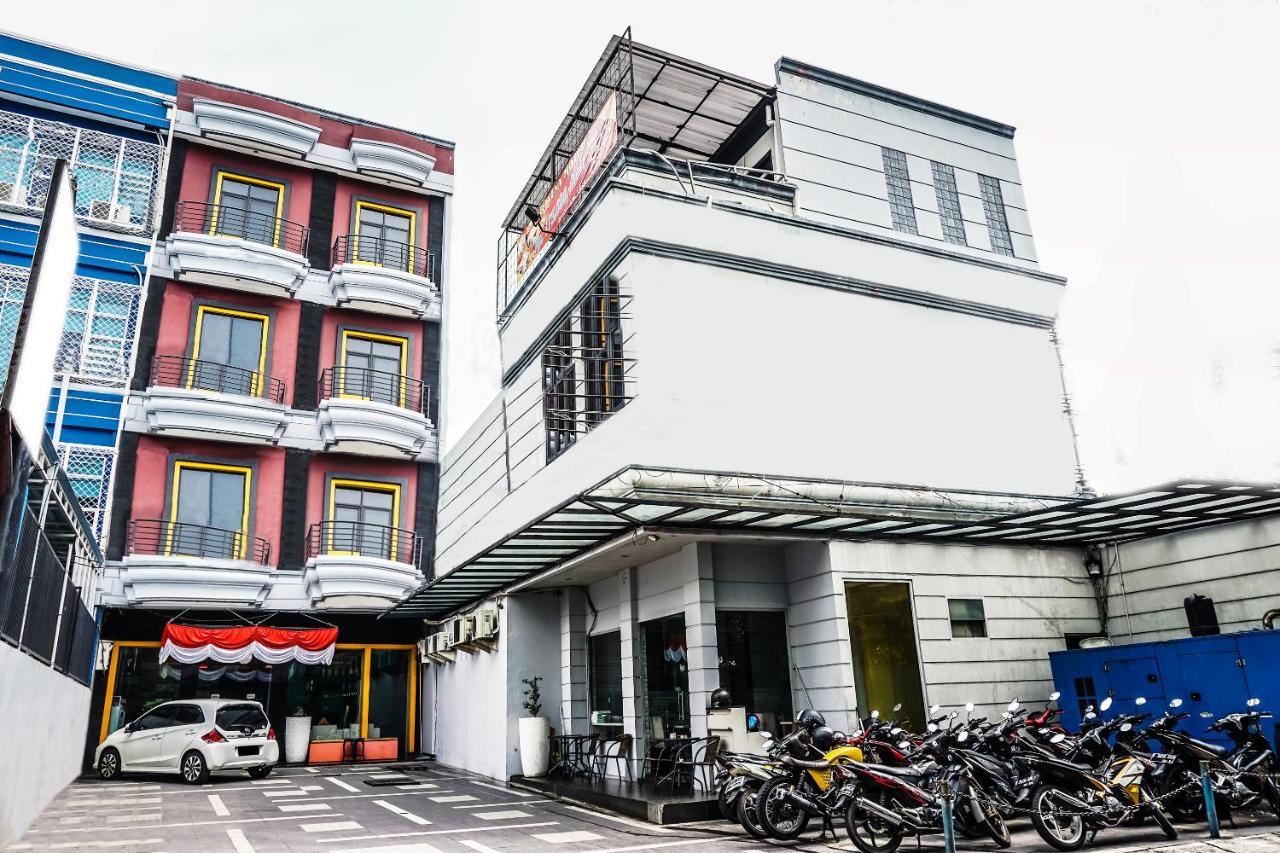 Oyo 119 Belvena Hotel Джакарта Екстер'єр фото