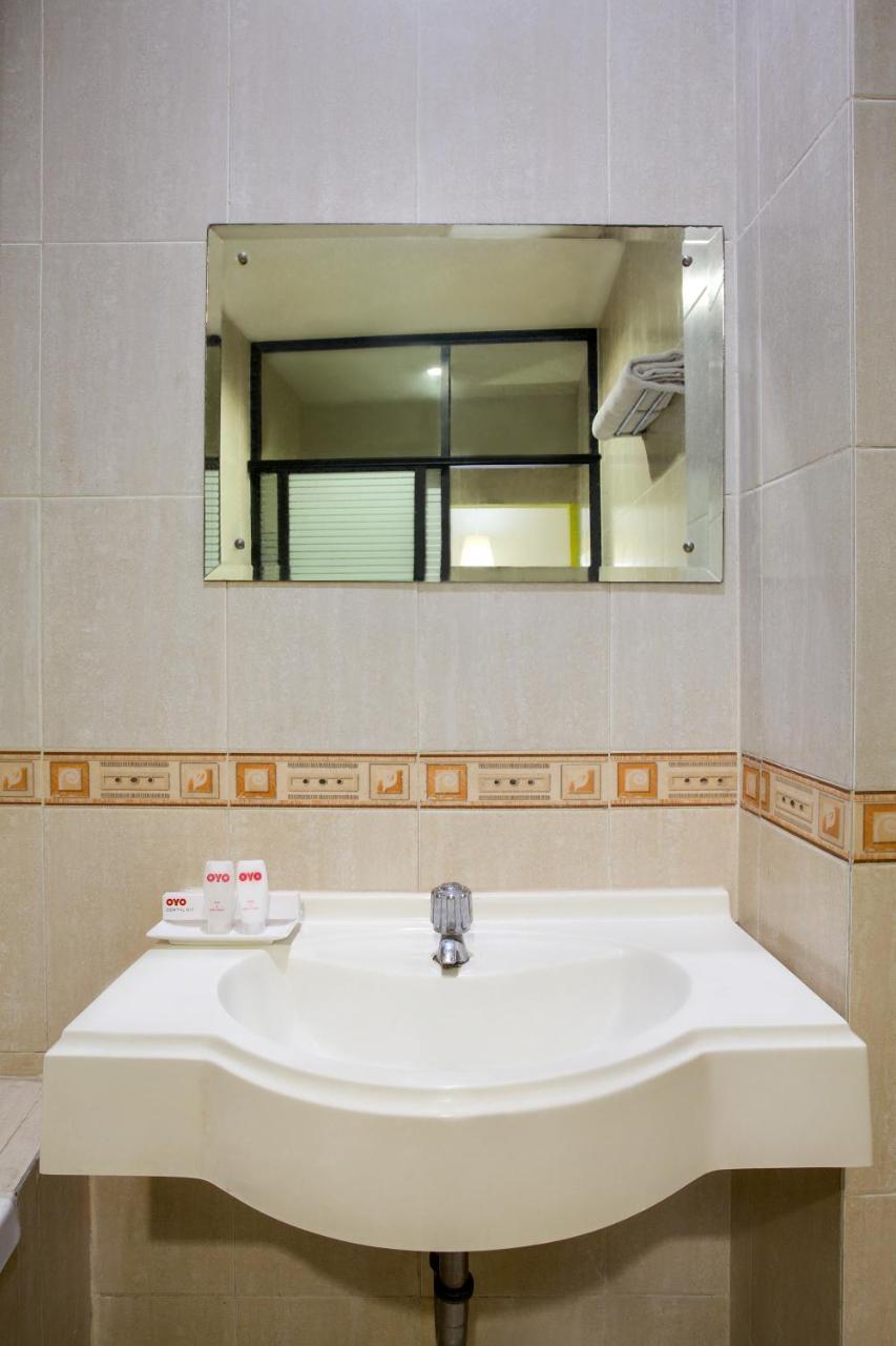 Oyo 119 Belvena Hotel Джакарта Екстер'єр фото