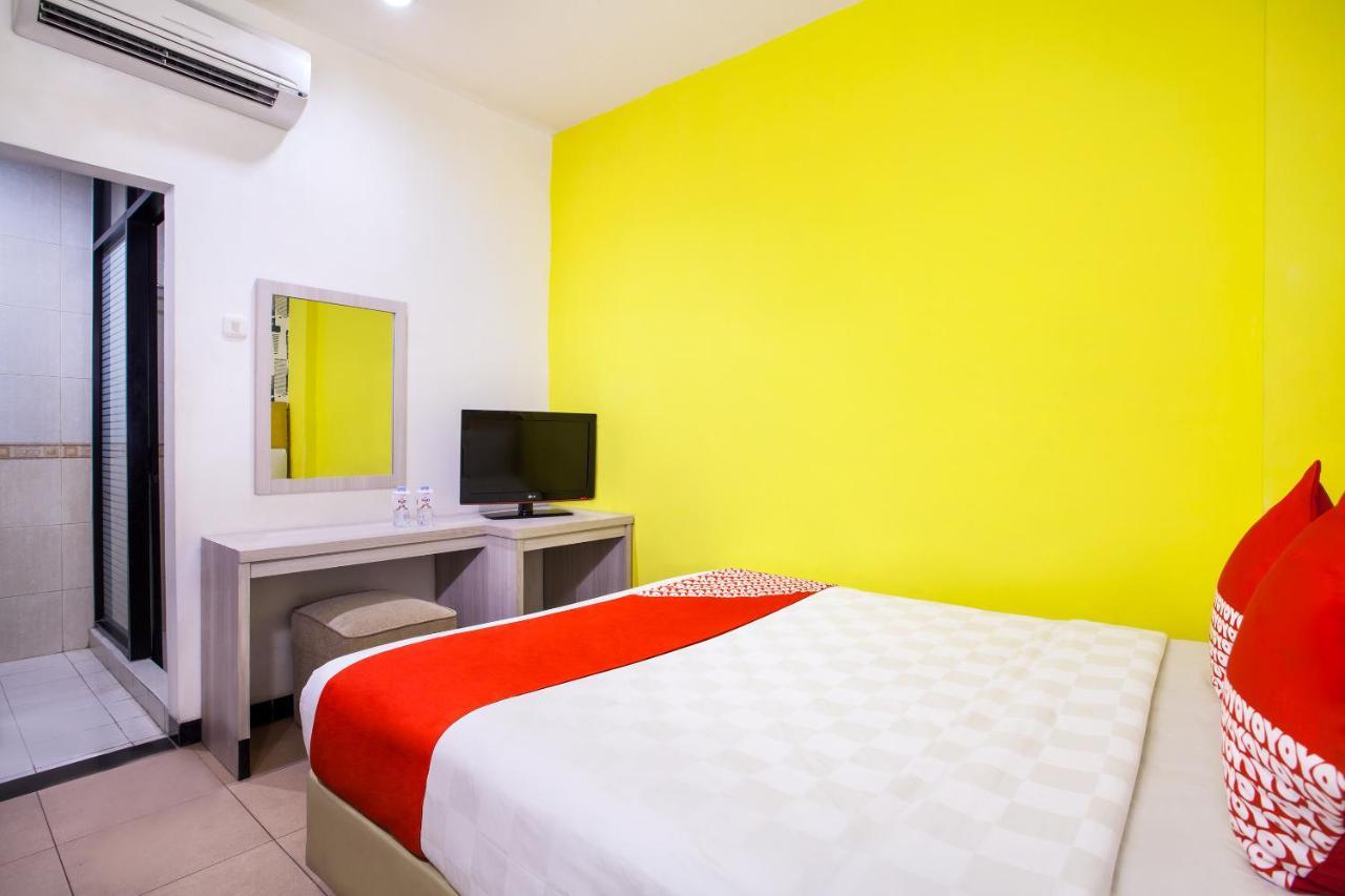 Oyo 119 Belvena Hotel Джакарта Екстер'єр фото