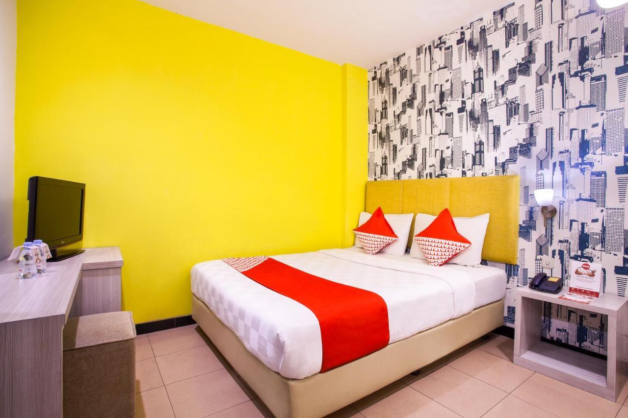 Oyo 119 Belvena Hotel Джакарта Екстер'єр фото