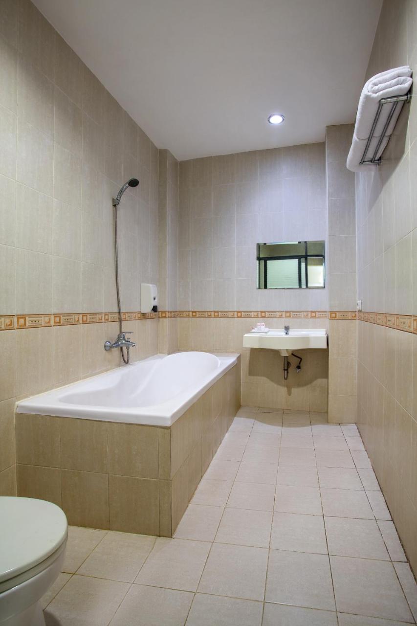 Oyo 119 Belvena Hotel Джакарта Екстер'єр фото