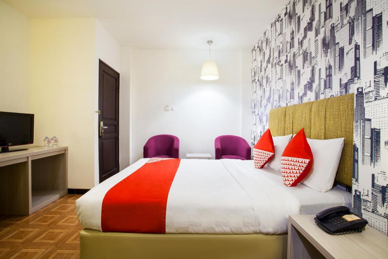 Oyo 119 Belvena Hotel Джакарта Екстер'єр фото
