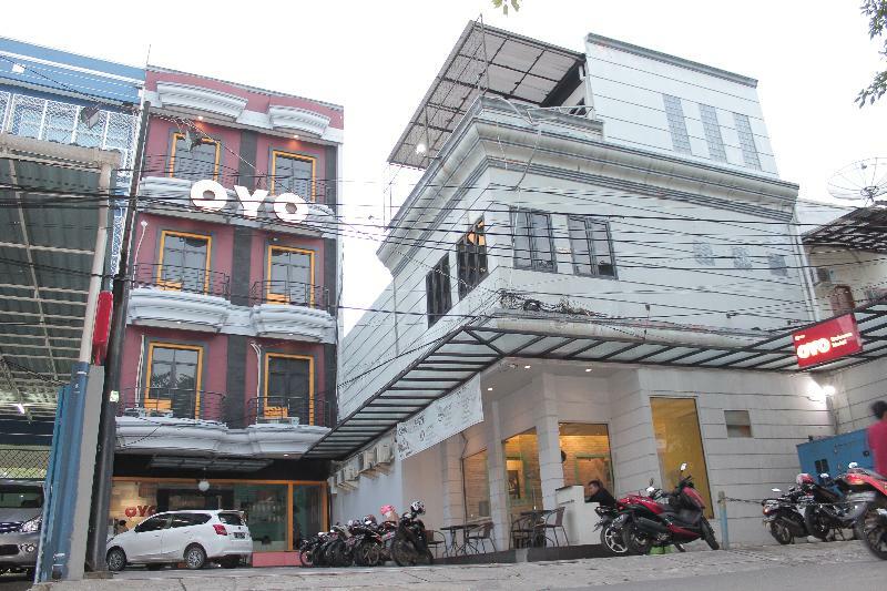 Oyo 119 Belvena Hotel Джакарта Екстер'єр фото
