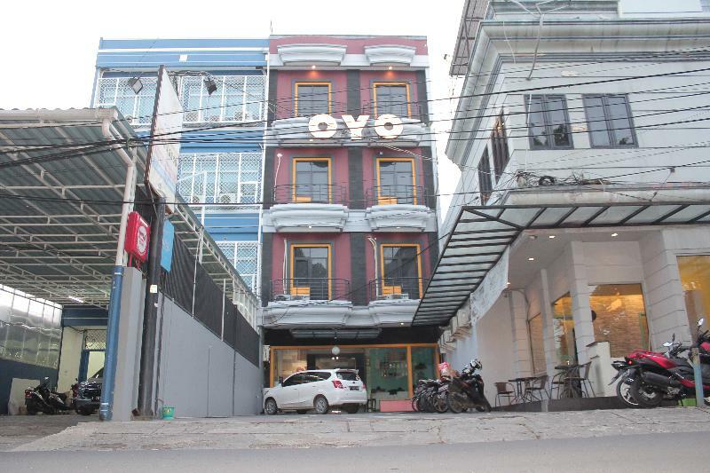 Oyo 119 Belvena Hotel Джакарта Екстер'єр фото